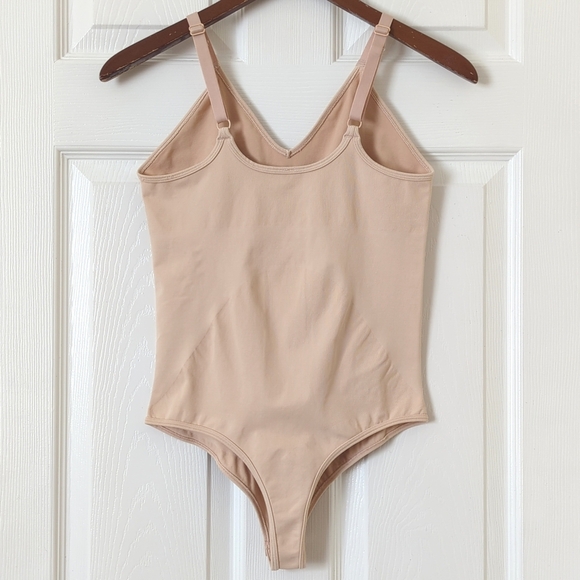 Spanx Seamless Power Sculpting Sleeveless V-neck Thong Bodysuit Soft Nude XL - Picture 8 of 11